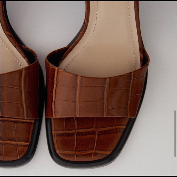 Brown Kitten Heel slide sandals - Picture 3 of 6